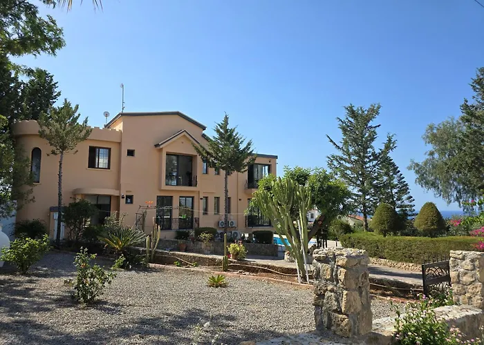 Konukevi Kyrenia Boutique Residance 4*